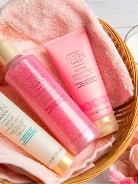 Mary Kay Satin Hands Set